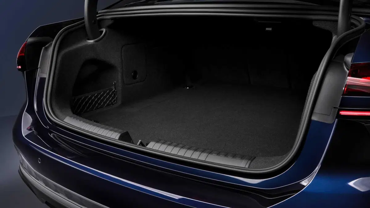 Audi A6 (2025-->>) (10)