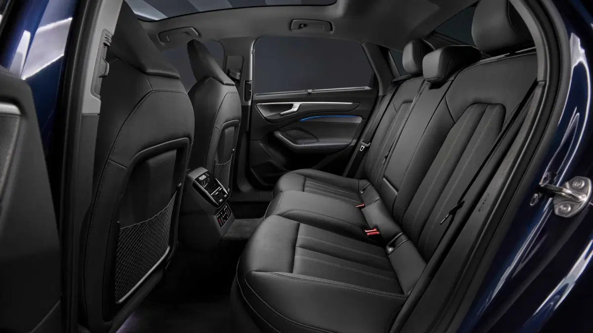 Audi A6 (2025-->>) (7)