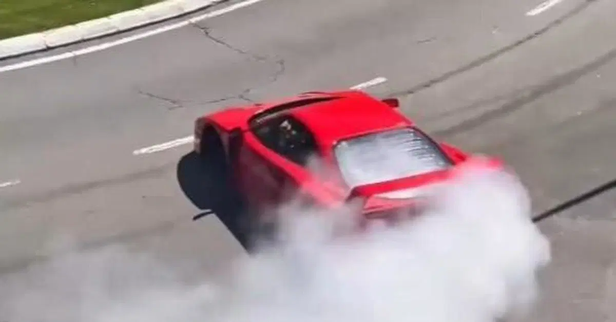 Ferrari F40, la maestria del controsterzo su un'auto per niente facile [VIDEO]