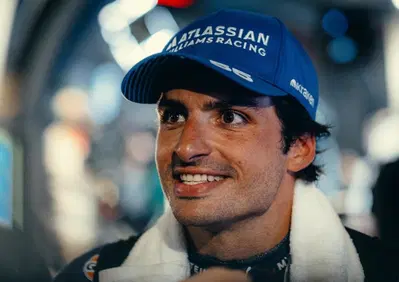 F1. Carlos Sainz: “Sono in Williams per vincere il titolo”. “Rimpianti sulla mia carriera? Nessuno”. E del ritorno dei V10 dice… 