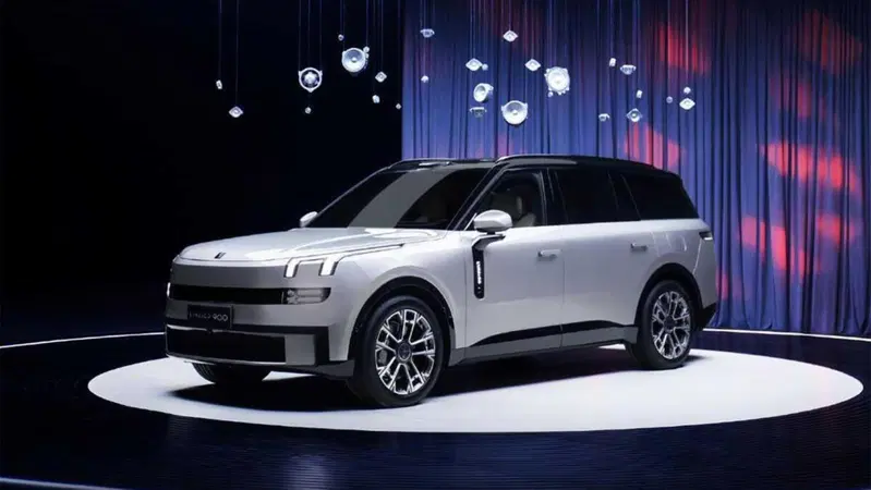 Lynk &amp; Co 900, grande suv ibrida 7 posti: ma come fa a costare 37k?  