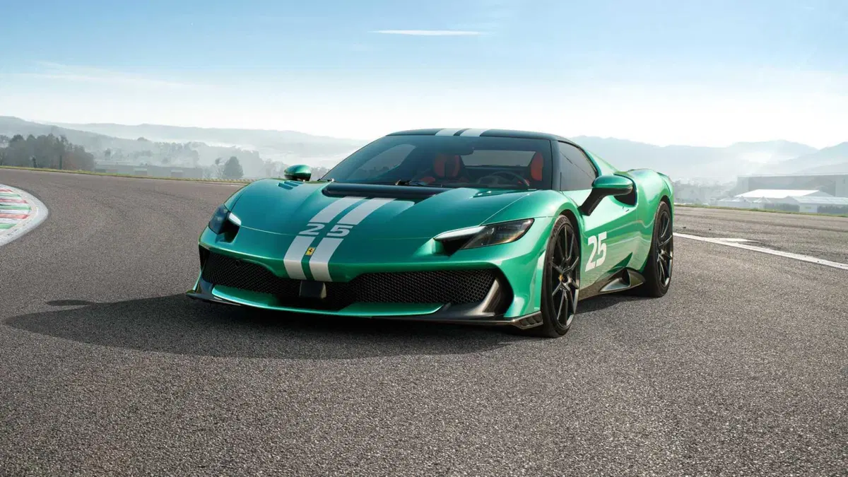 Ferrari 296 Speciale: l’estremizzazione del piacere di guida, anche en plein air [VIDEO]