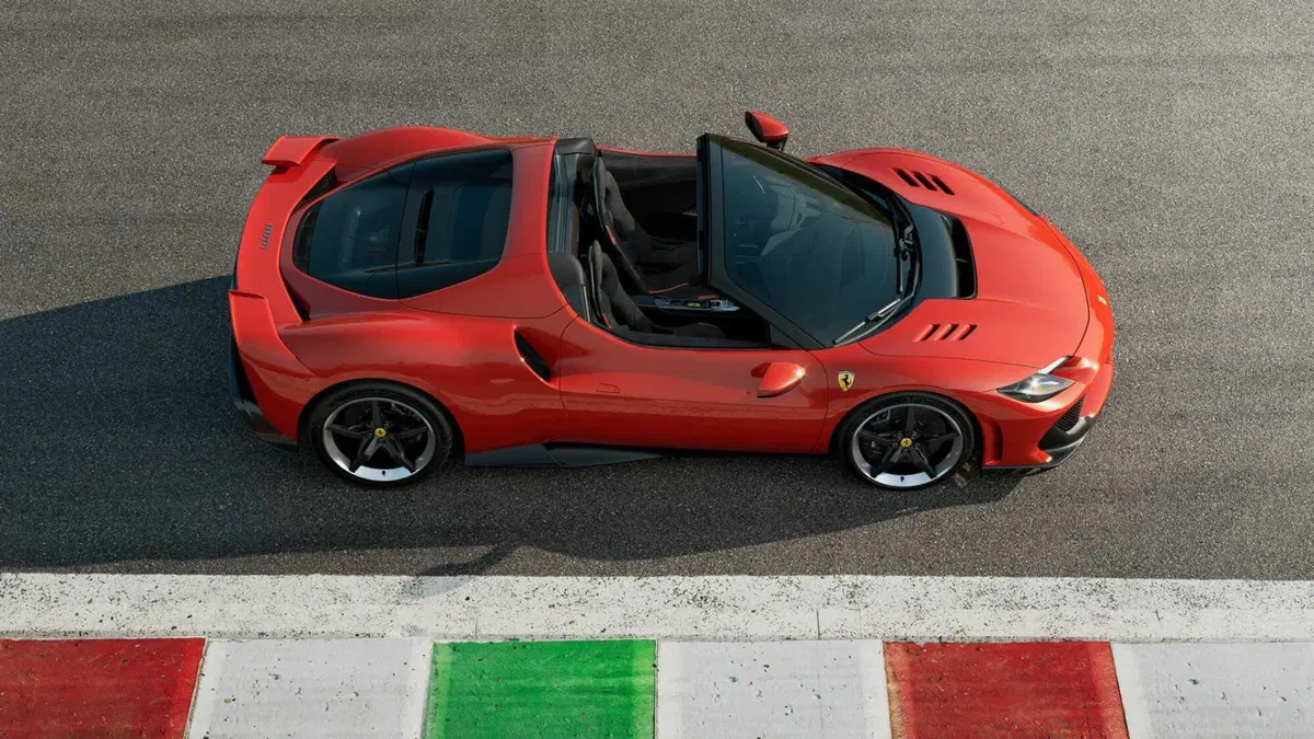 Ferrari 296 Speciale: l’estremizzazione del piacere di guida, anche en plein air [VIDEO] (7)