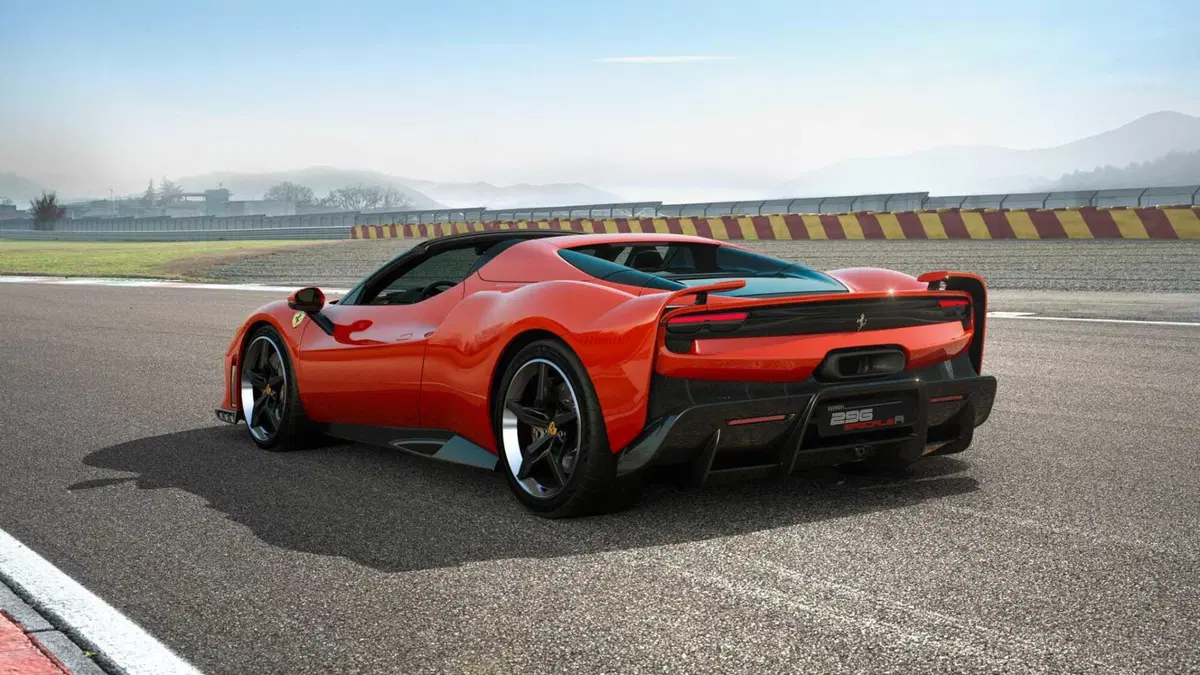 Ferrari 296 Speciale: l’estremizzazione del piacere di guida, anche en plein air [VIDEO] (9)