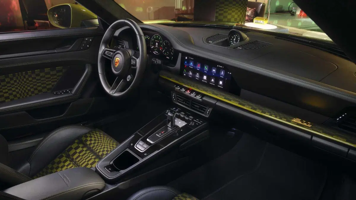 Porsche 911, nostalgia, arriva la cabrio Spirit 70 che tutti i boomer hanno sognato  (6)