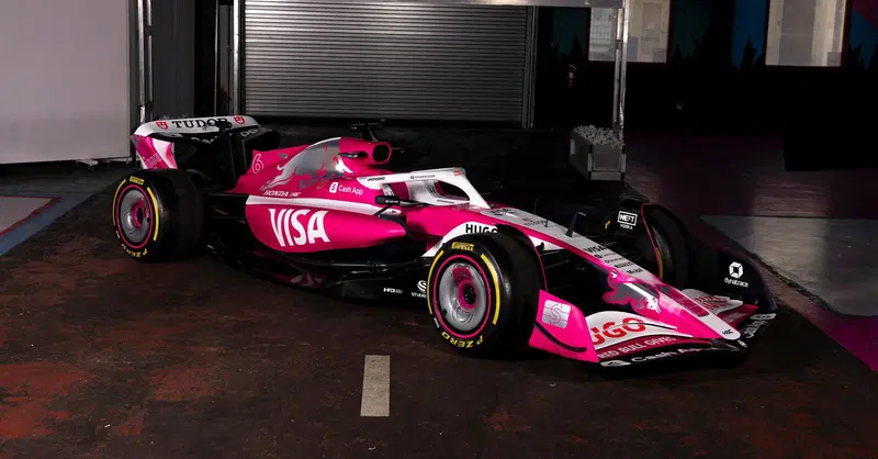 F1. Racing Bulls si tinge di rosa per il GP di Miami: ecco le foto della nuova livrea