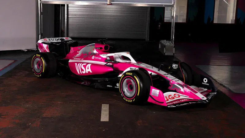 F1. Racing Bulls si tinge di rosa per il GP di Miami: ecco le foto della nuova livrea