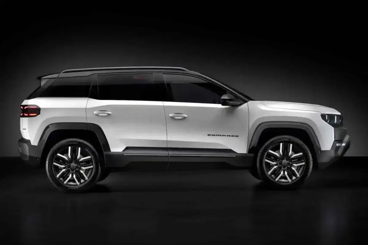 Nuova Jeep Compass 2025: prime immagini trapelate per la versione elettrica, ibrida e plug-in (2)