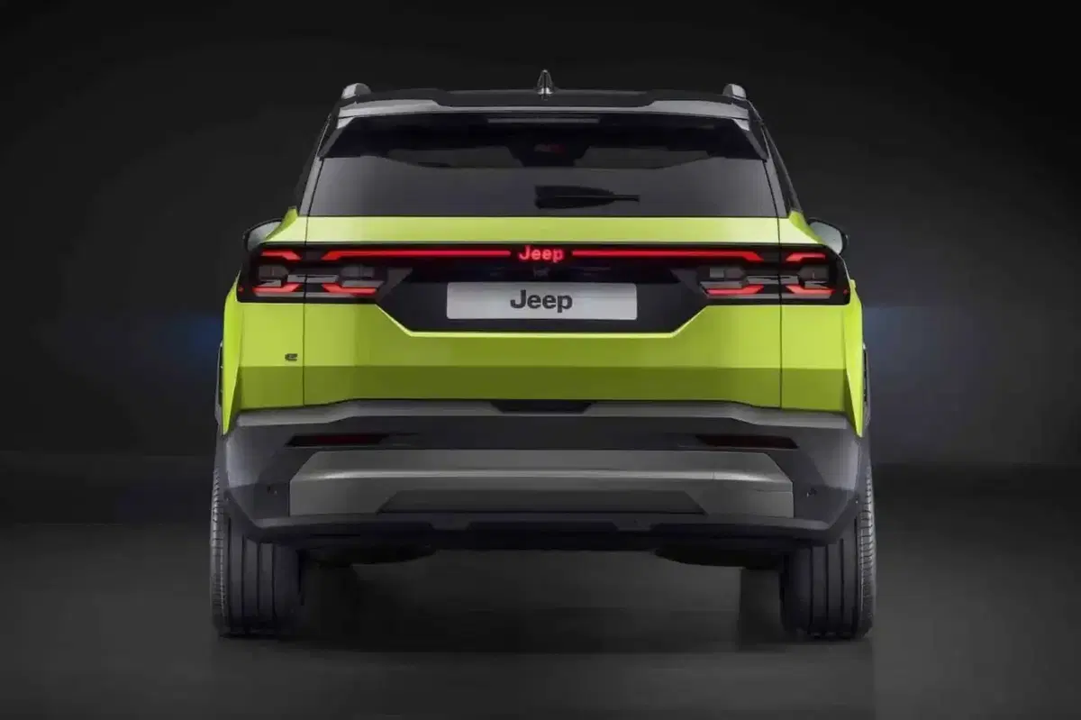 Nuova Jeep Compass 2025: prime immagini trapelate per la versione elettrica, ibrida e plug-in (7)
