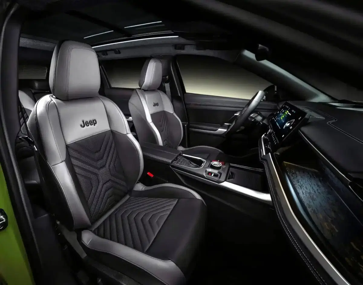Nuova Jeep Compass 2025: prime immagini trapelate per la versione elettrica, ibrida e plug-in (8)