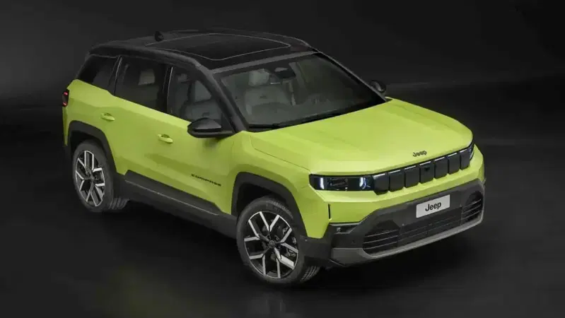 Nuova Jeep Compass 2025: prime immagini trapelate per la versione elettrica, ibrida e plug-in
