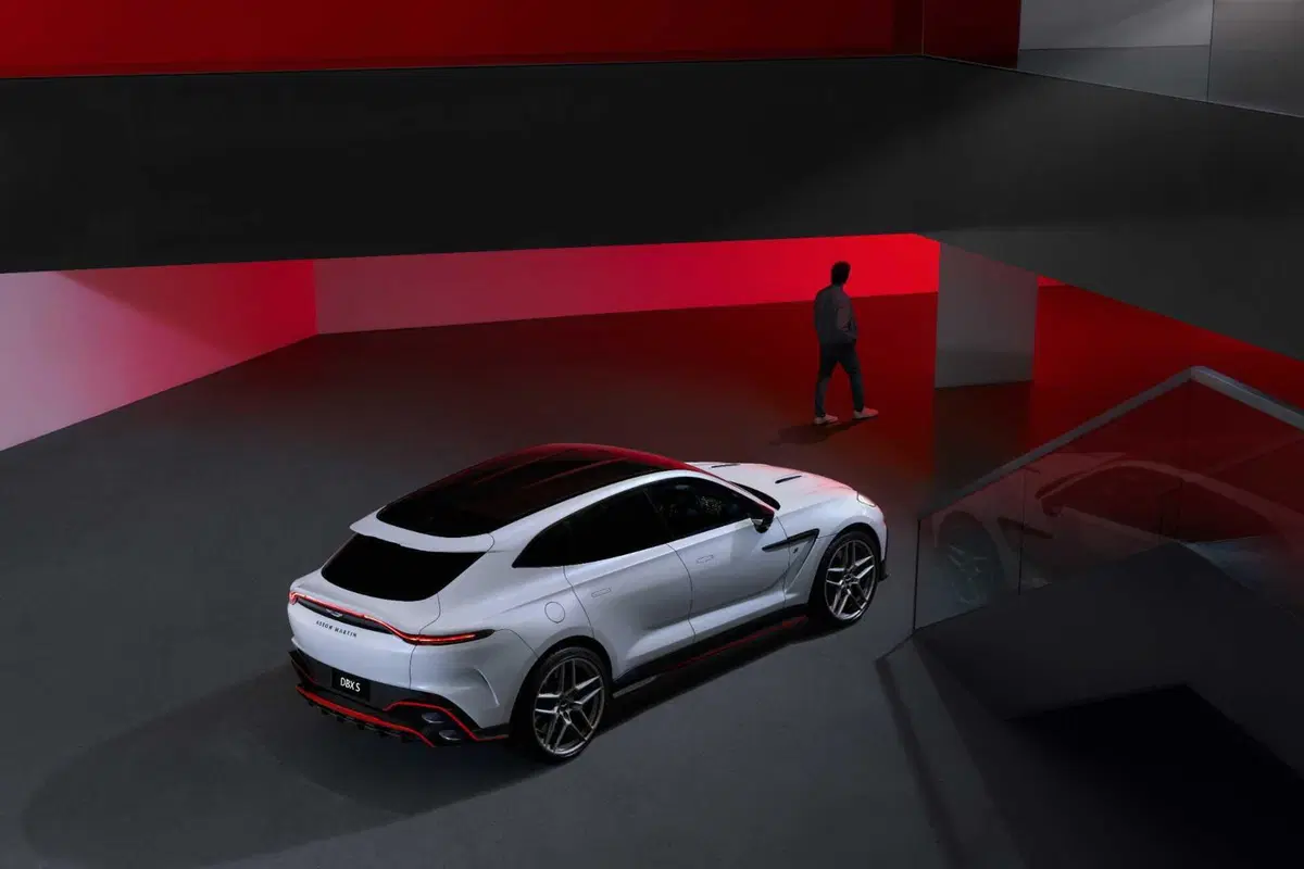 Aston Martin DBX S: 727 CV, la più potente della Hypersuv (5)