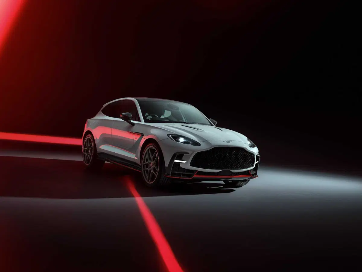 Aston Martin DBX S: 727 CV, la più potente della Hypersuv (9)
