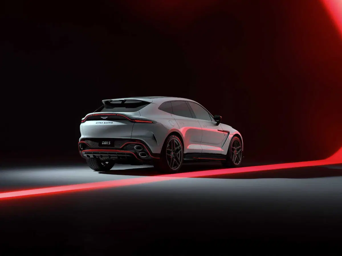 Aston Martin DBX S: 727 CV, la più potente della Hypersuv (12)