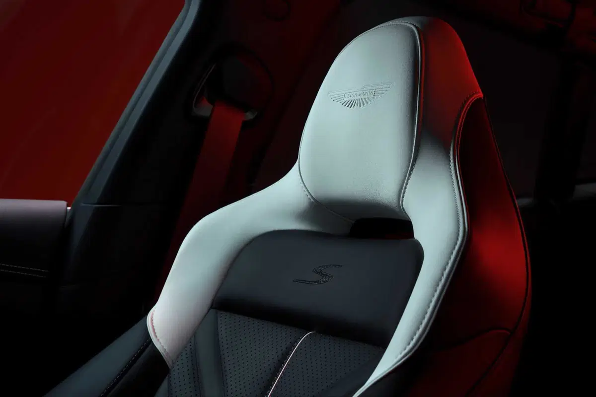 Aston Martin DBX S: 727 CV, la più potente della Hypersuv (19)