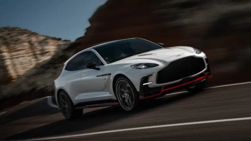 Aston Martin DBX S: 727 CV, la pi&ugrave; potente della Hypersuv
