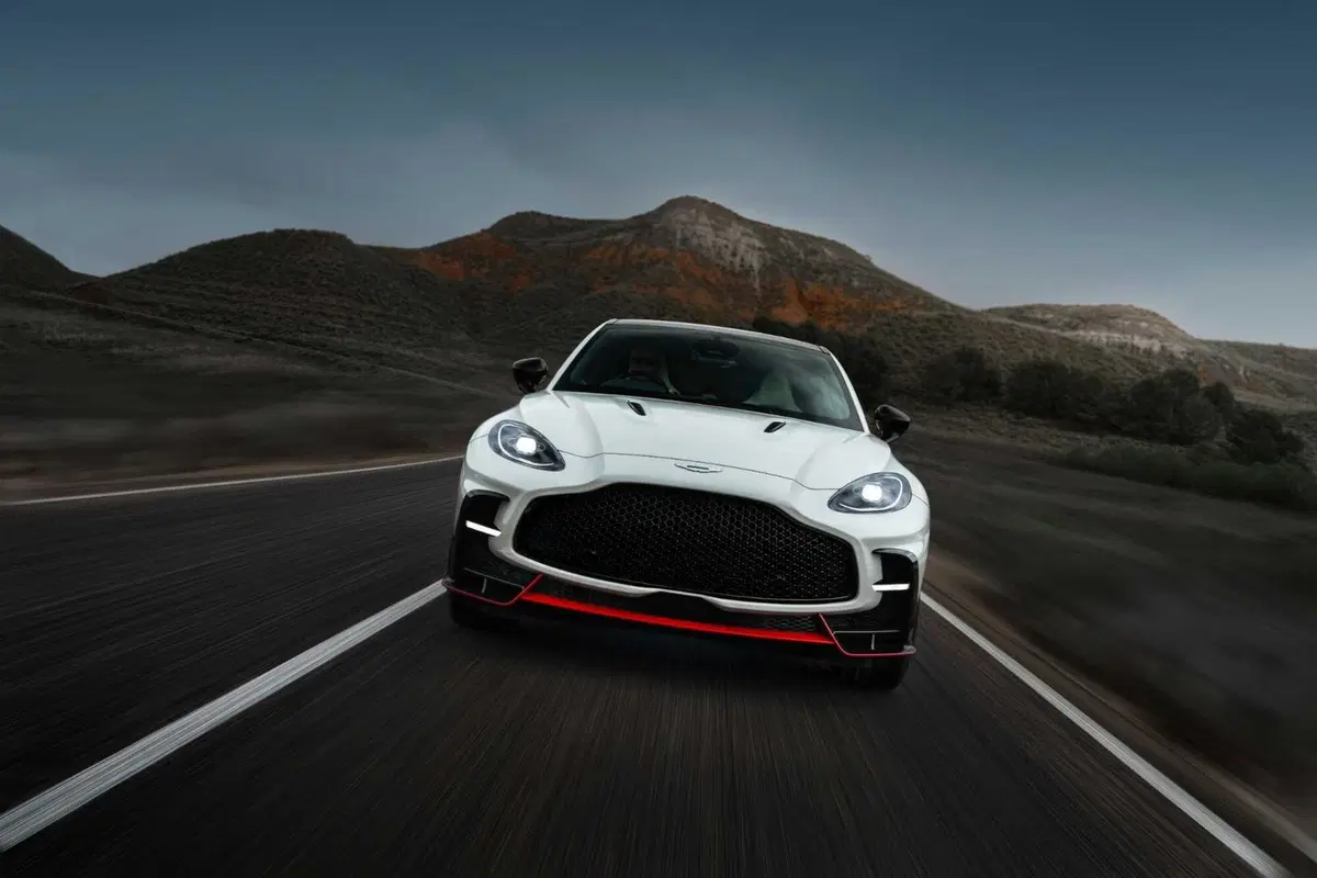 Aston Martin DBX S: 727 CV, la più potente della Hypersuv (2)