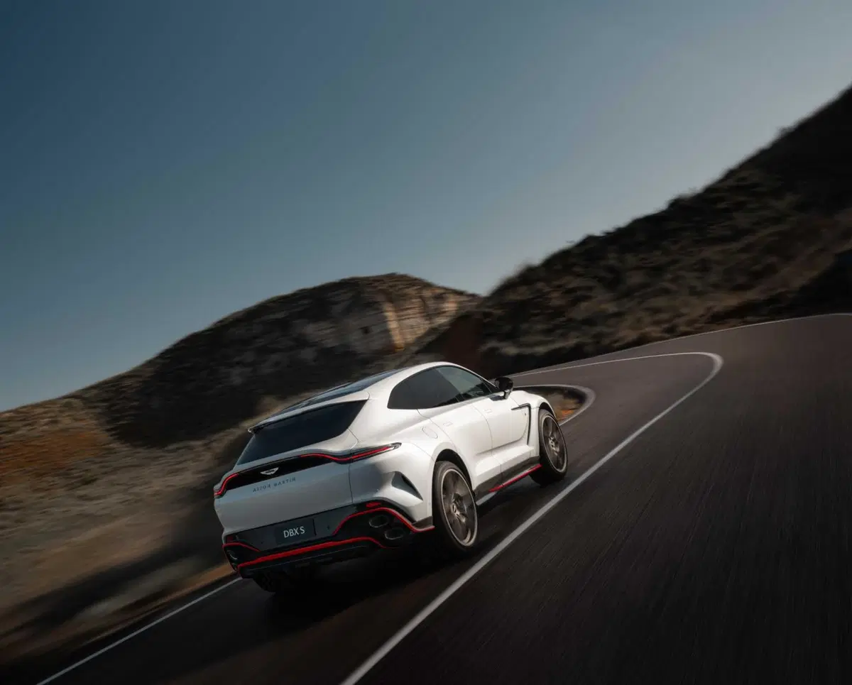 Aston Martin DBX S: 727 CV, la più potente della Hypersuv (3)