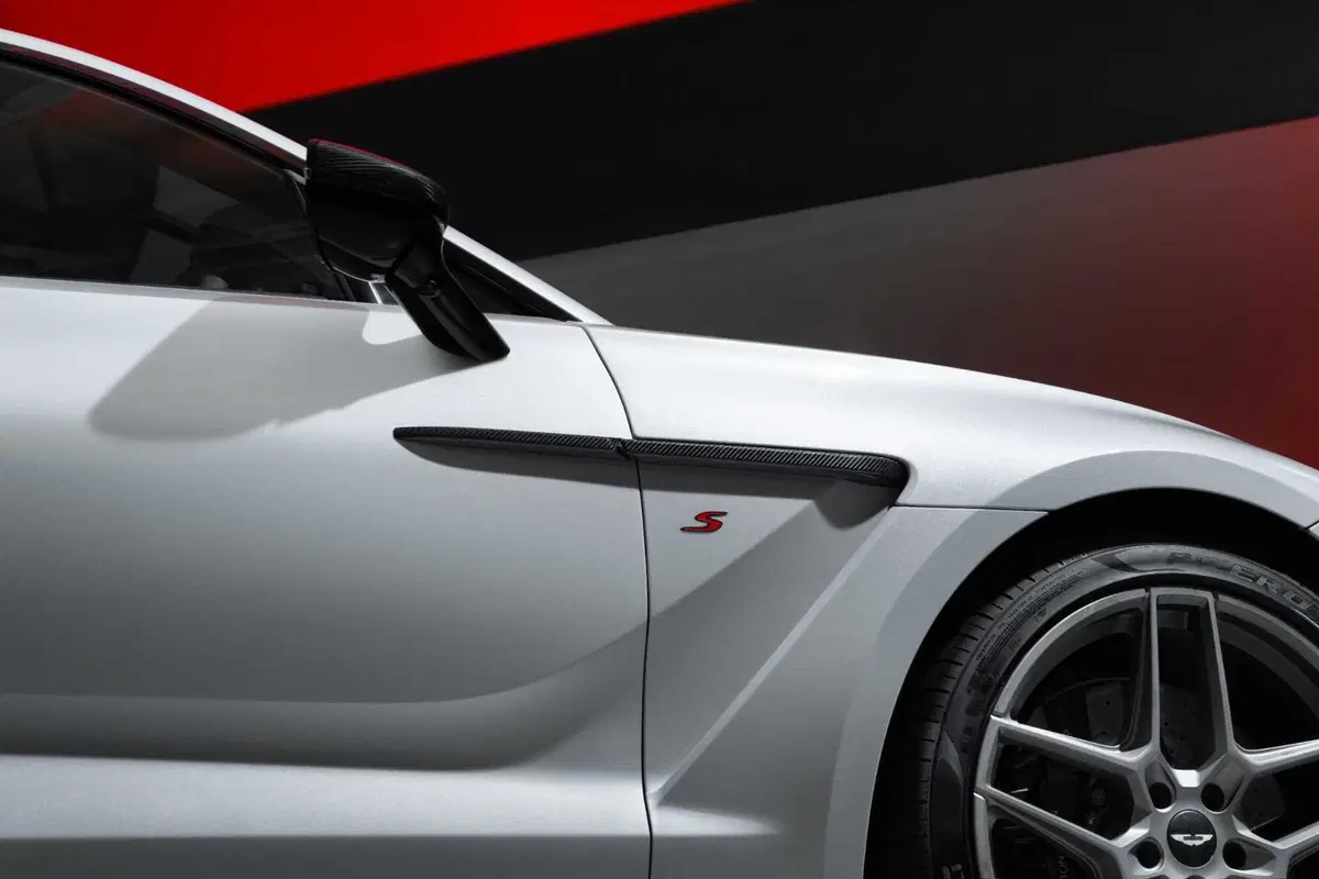 Aston Martin DBX S: 727 CV, la più potente della Hypersuv (8)