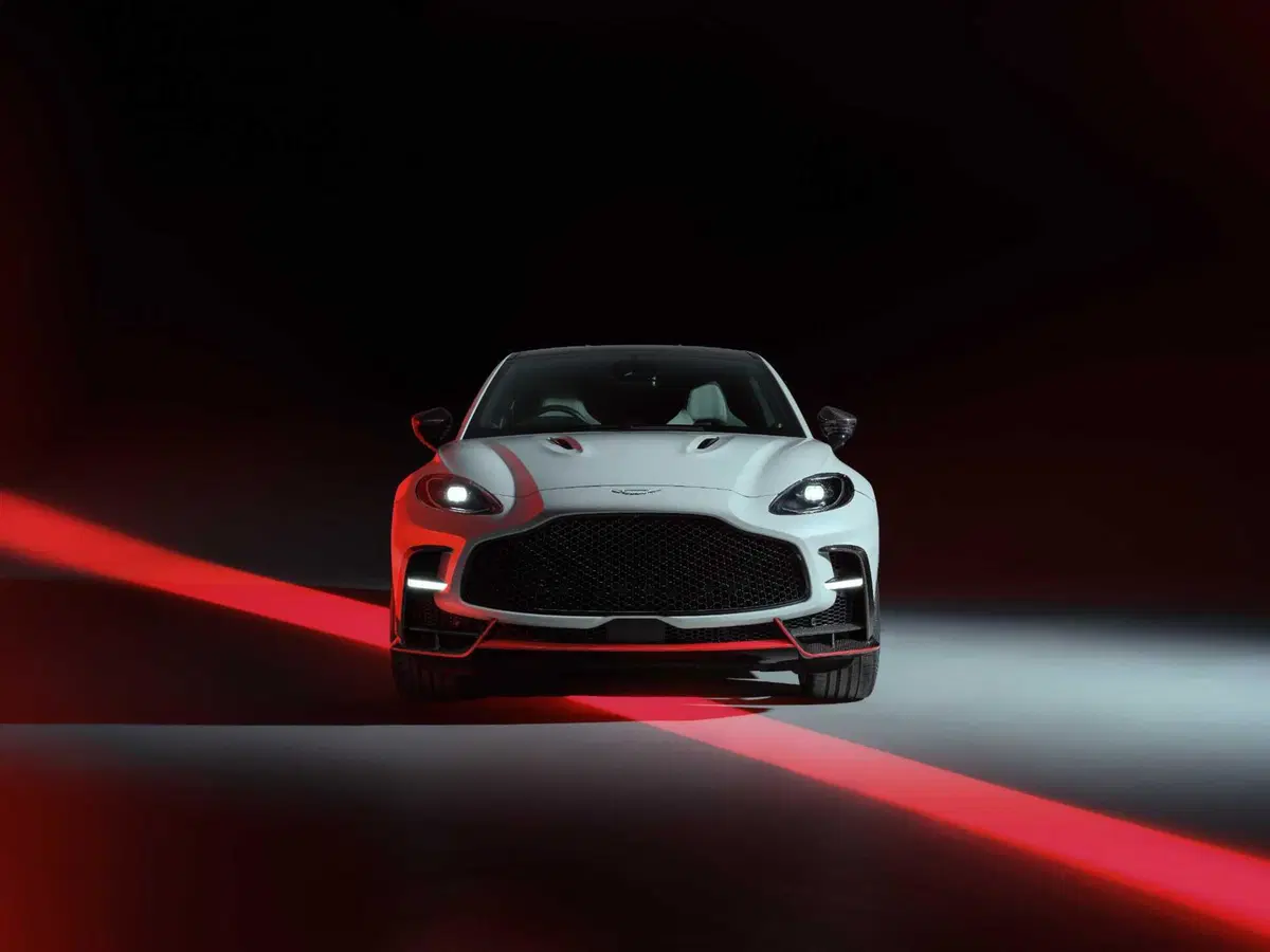 Aston Martin DBX S: 727 CV, la più potente della Hypersuv (11)
