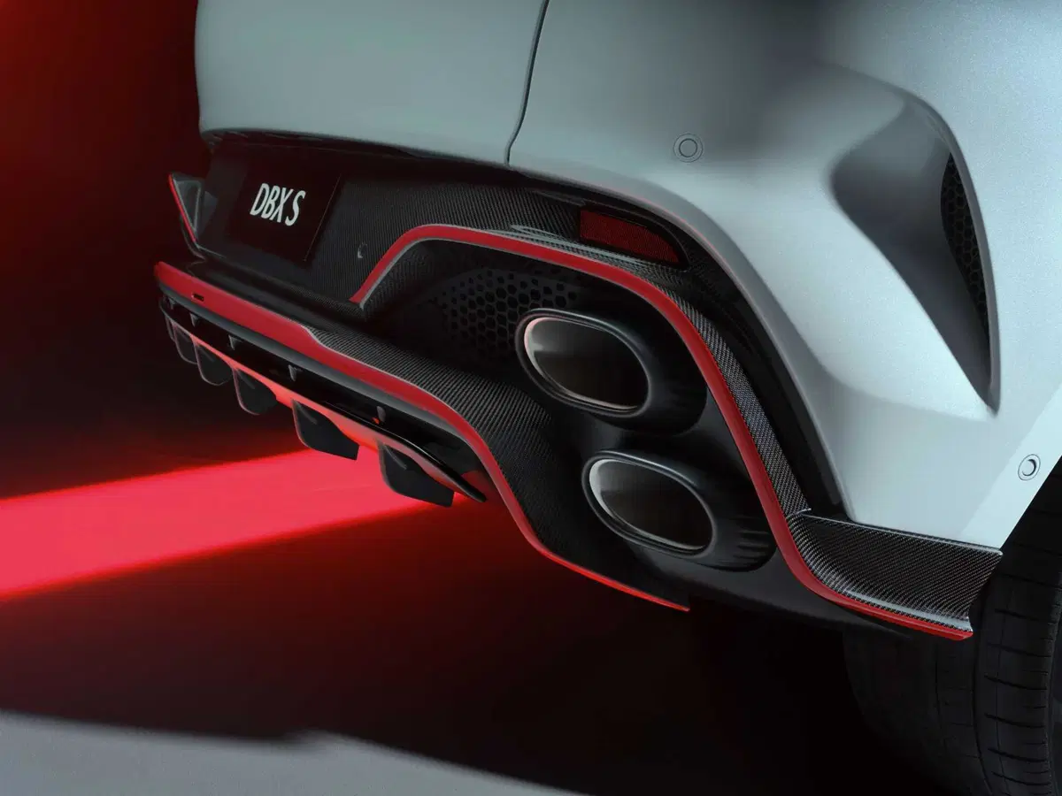 Aston Martin DBX S: 727 CV, la più potente della Hypersuv (15)