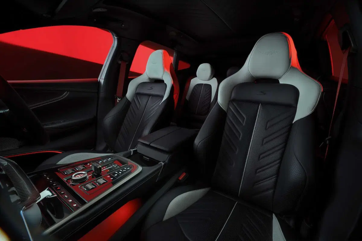 Aston Martin DBX S: 727 CV, la più potente della Hypersuv (18)