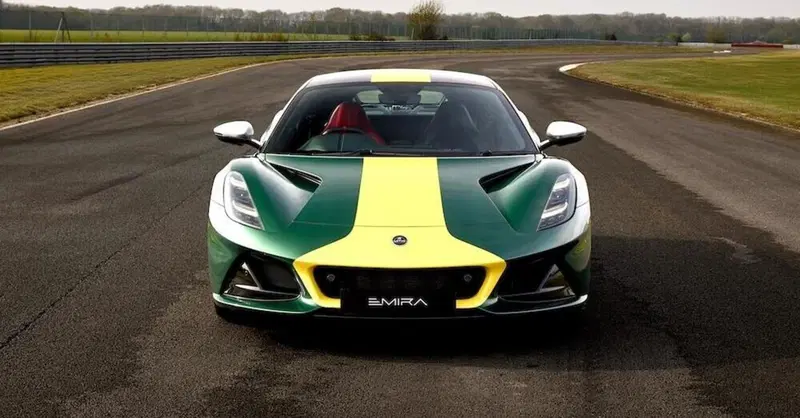 Lotus: ritorna (ancora) l'auto che doveva finire: Emira Jim Clark Edition