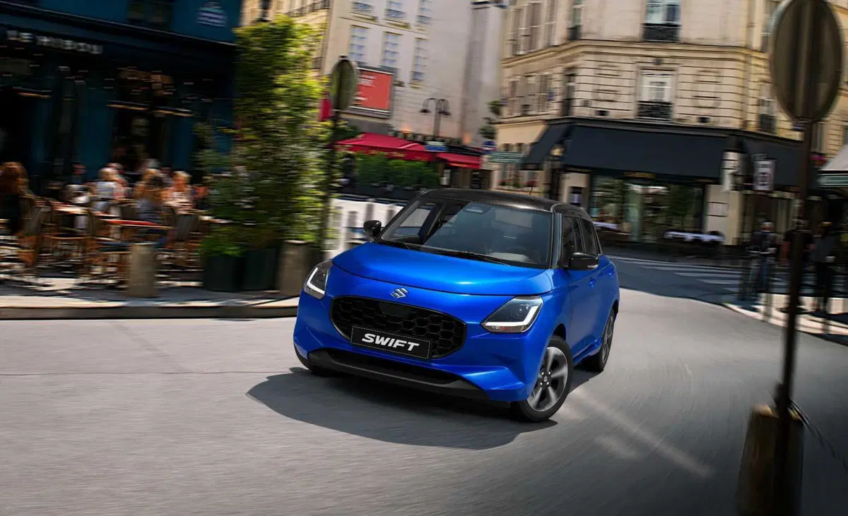 Suzuki Swift in strada (3)