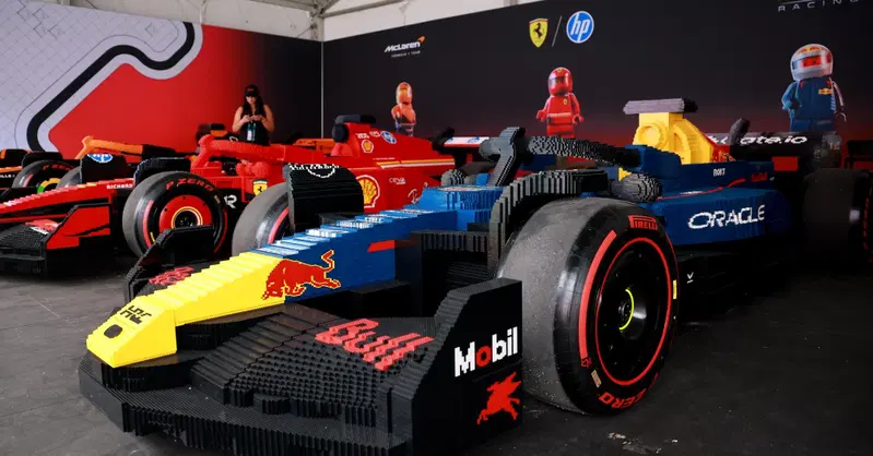 Guidare una monoposto di F1 fatta di LEGO? Si, &egrave; tutta realt&agrave;: ecco come sono realizzate e cosa &egrave; successo al GP di Miami [VIDEO]
