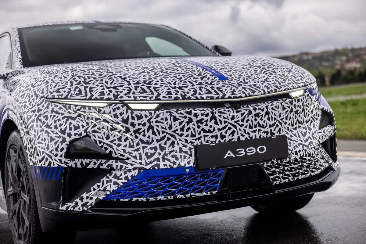 Alpine A390: la fastback elettrica è in arrivo, prossimo appuntamento il 27 maggio (3)