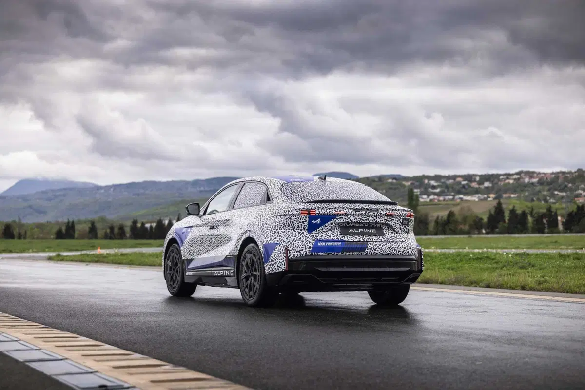 Alpine A390: la fastback elettrica è in arrivo, prossimo appuntamento il 27 maggio (4)