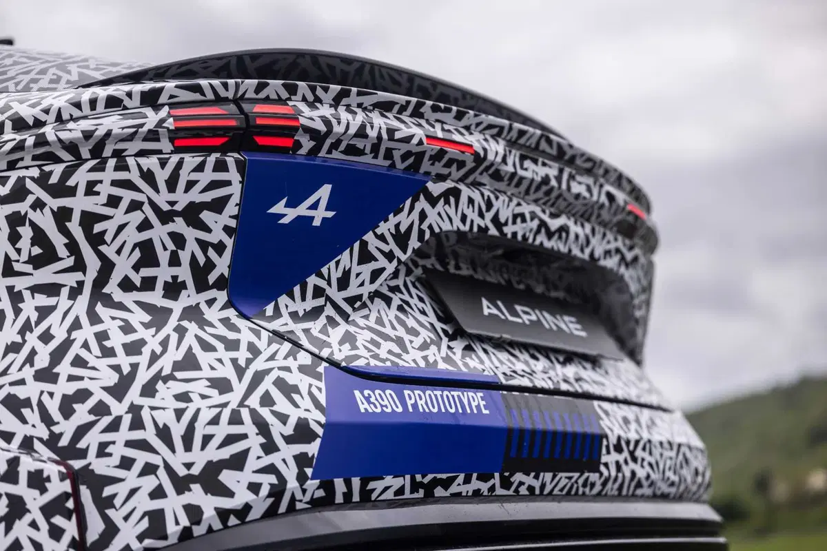 Alpine A390: la fastback elettrica è in arrivo, prossimo appuntamento il 27 maggio (5)