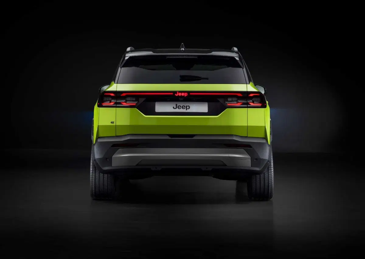 Nuova Jeep Compass 2025: prime immagini trapelate per la versione elettrica, ibrida e plug-in