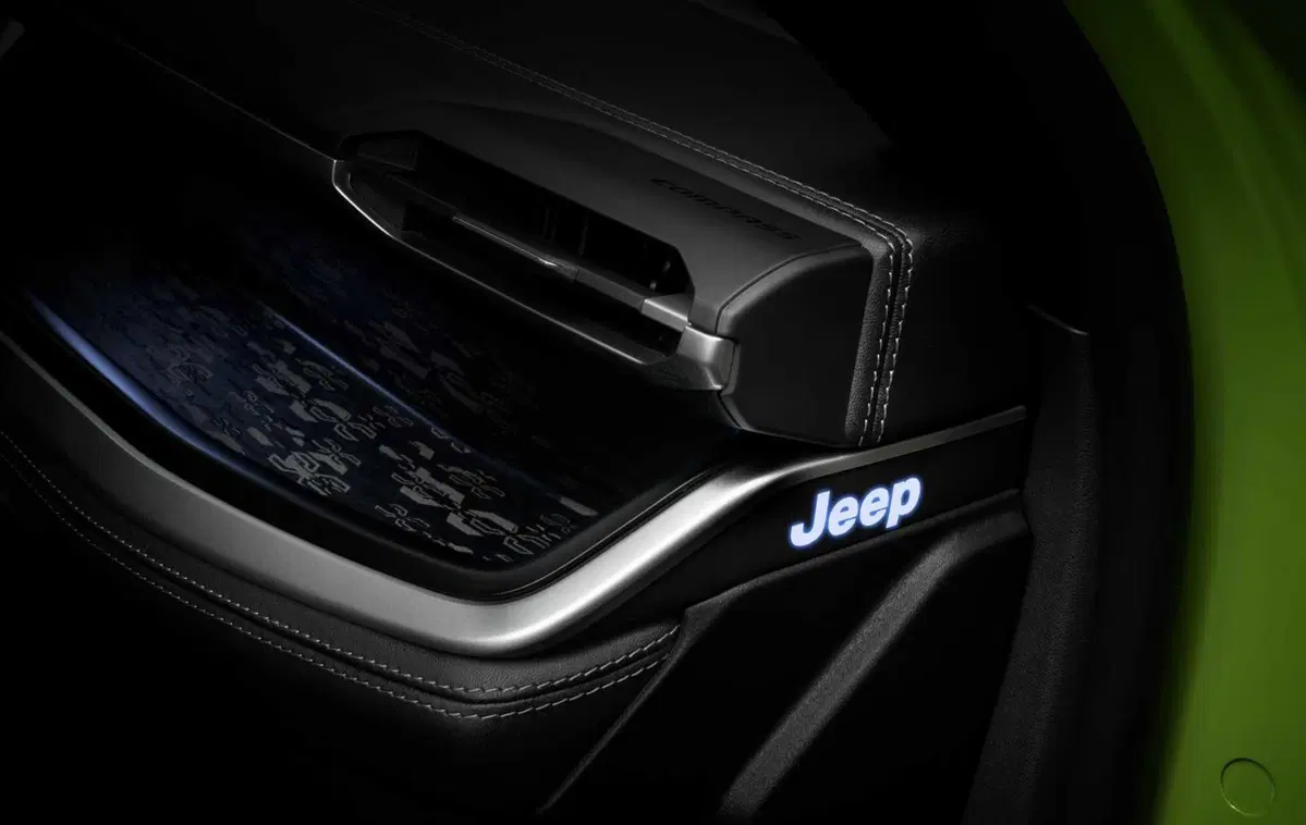 Nuova Jeep Compass 2025: prime immagini trapelate per la versione elettrica, ibrida e plug-in (6)