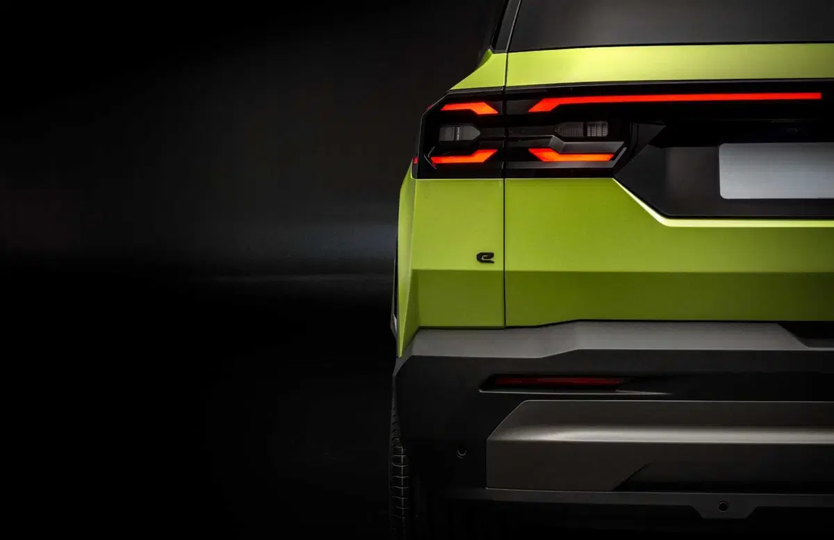 Nuova Jeep Compass 2025: prime immagini trapelate per la versione elettrica, ibrida e plug-in (8)