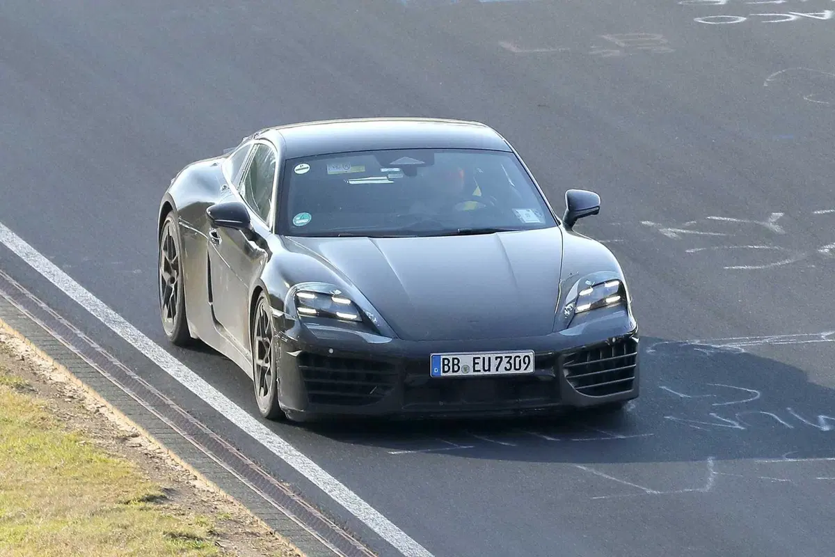 Porsche 718 Cayman: la sportiva elettrica che segna una nuova era arriva nel 2026 [Foto Spia]