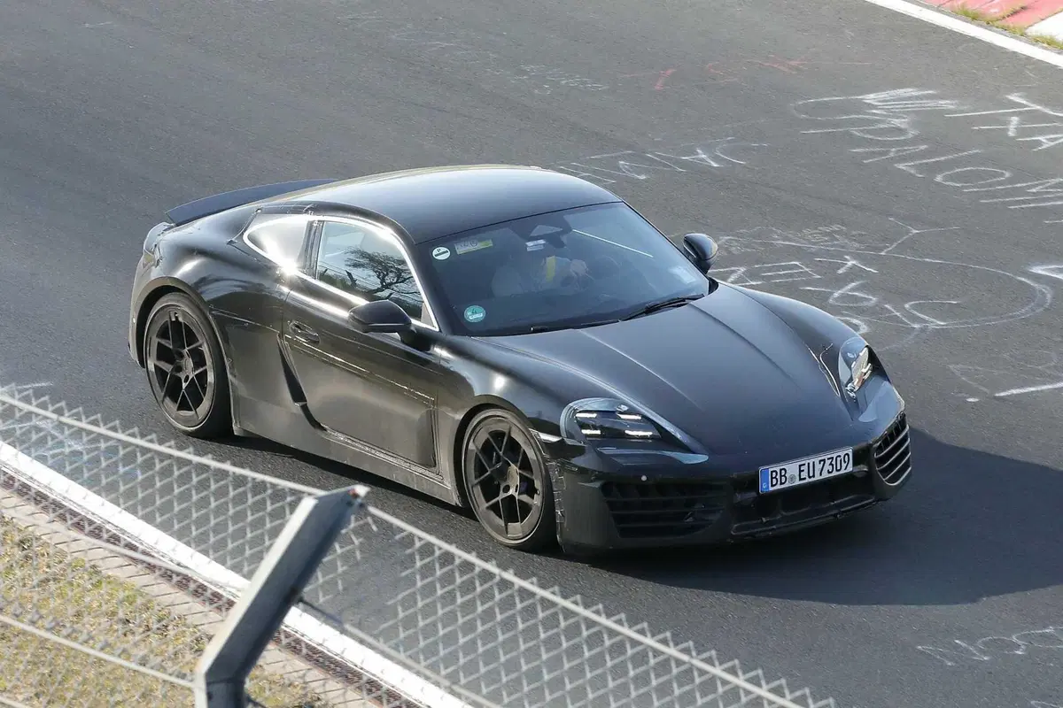 Porsche 718 Cayman: la sportiva elettrica che segna una nuova era arriva nel 2026 [Foto Spia] (3)