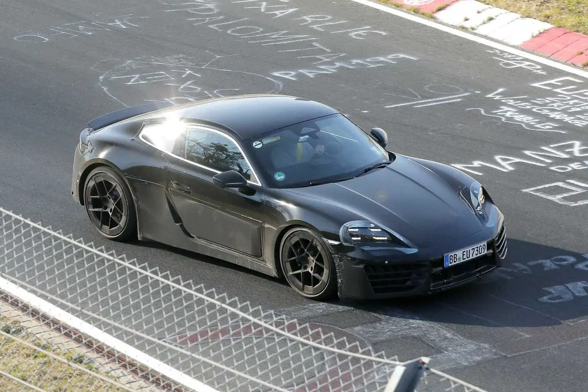 Porsche 718 Cayman: la sportiva elettrica che segna una nuova era arriva nel 2026 [Foto Spia] (4)