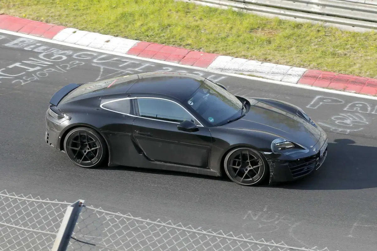 Porsche 718 Cayman: la sportiva elettrica che segna una nuova era arriva nel 2026 [Foto Spia] (5)