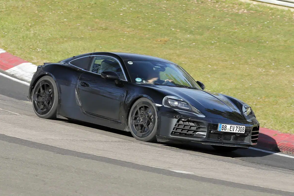 Porsche 718 Cayman: la sportiva elettrica che segna una nuova era arriva nel 2026 [Foto Spia] (12)