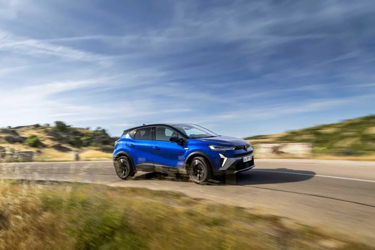 Renault accelera sull’ibrido: svelato il nuovo E-Tech da 160 Cv per Captur e Symbioz (5)