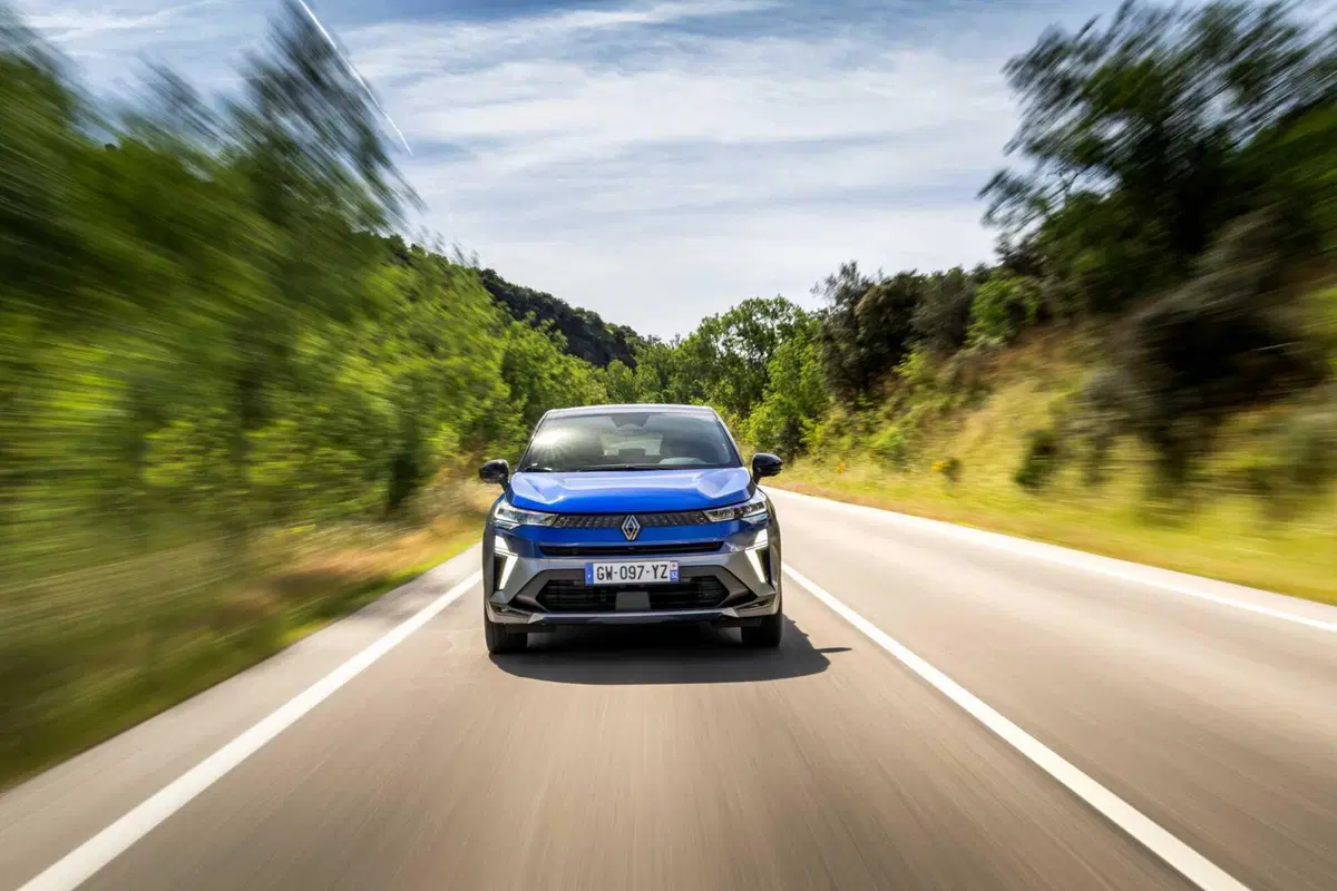 Renault accelera sull’ibrido: svelato il nuovo E-Tech da 160 Cv per Captur e Symbioz (6)