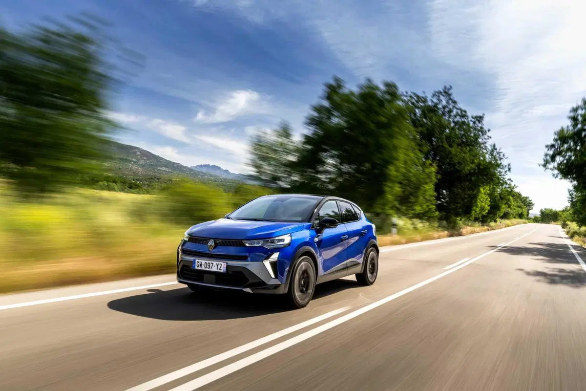 Renault accelera sull’ibrido: svelato il nuovo E-Tech da 160 Cv per Captur e Symbioz (10)