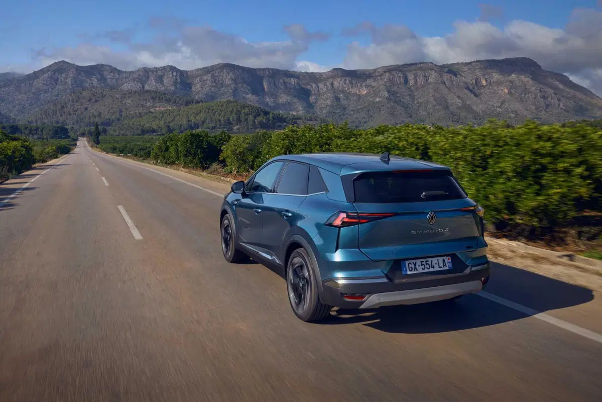 Renault accelera sull’ibrido: svelato il nuovo E-Tech da 160 Cv per Captur e Symbioz (14)