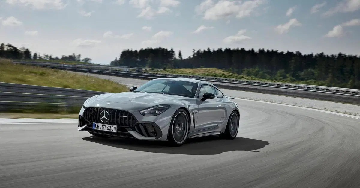 Mercedes-AMG GT 63 Pro: scende in campo e le ha tutte contro. Top e Flop