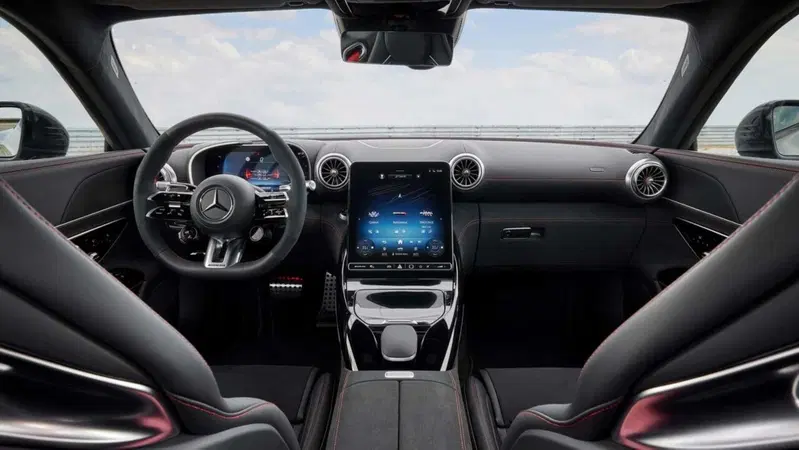 Gli interni della Mercedes-AMG GT63 Pro