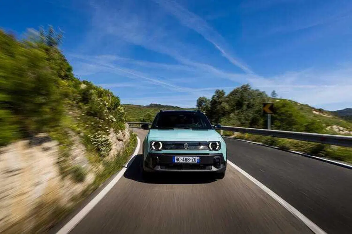 Il ritorno della Renault 4: se fosse stata a benzina... e invece no [VIDEO] (53)