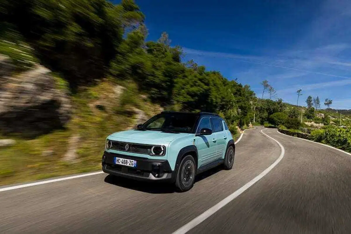 Il ritorno della Renault 4: se fosse stata a benzina... e invece no [VIDEO] (54)