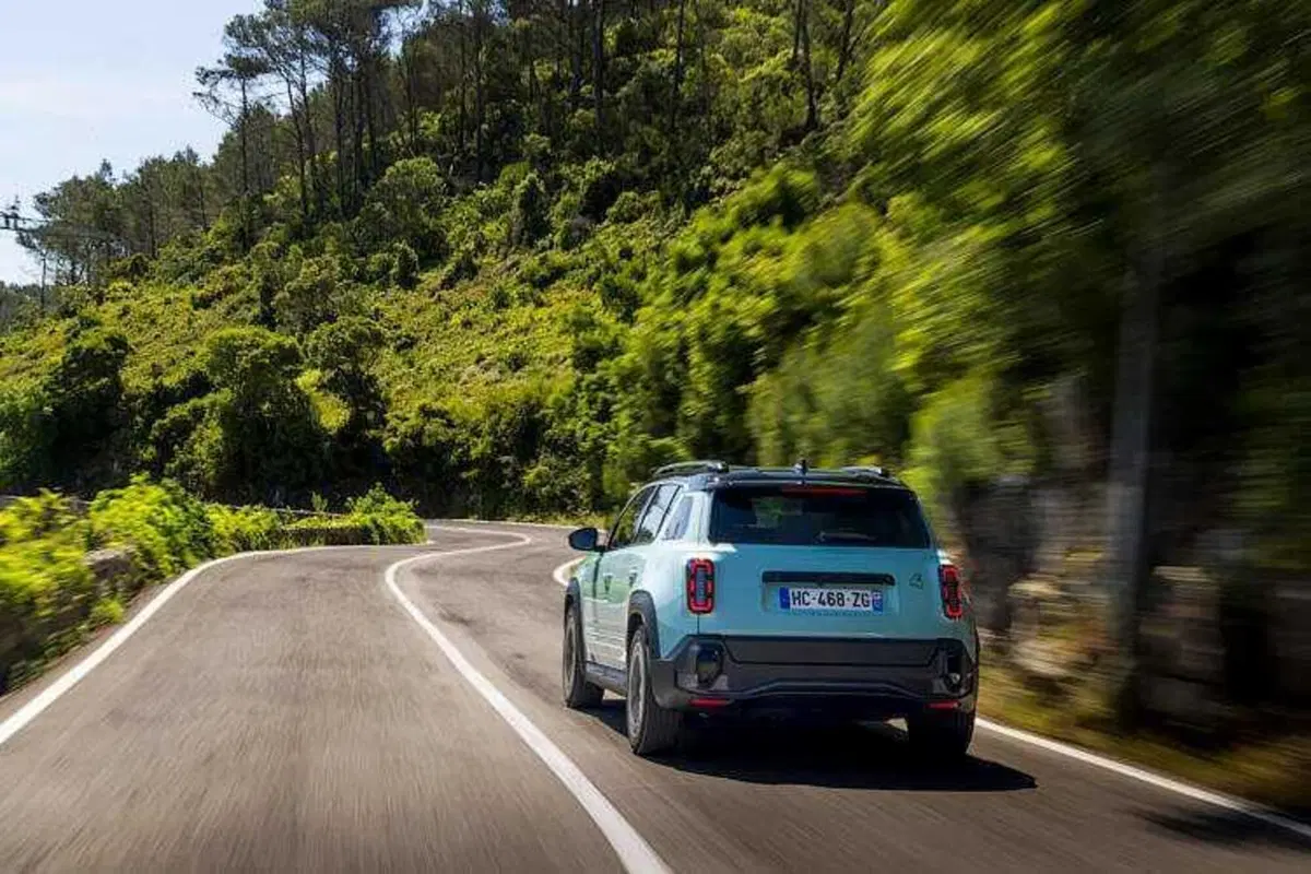 Il ritorno della Renault 4: se fosse stata a benzina... e invece no [VIDEO] (56)
