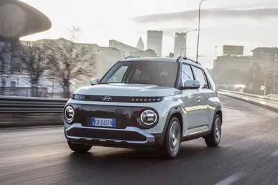Hyundai Inster: la city car elettrica compatta diventa a 5 posti, con un sovraprezzo "simbolico"